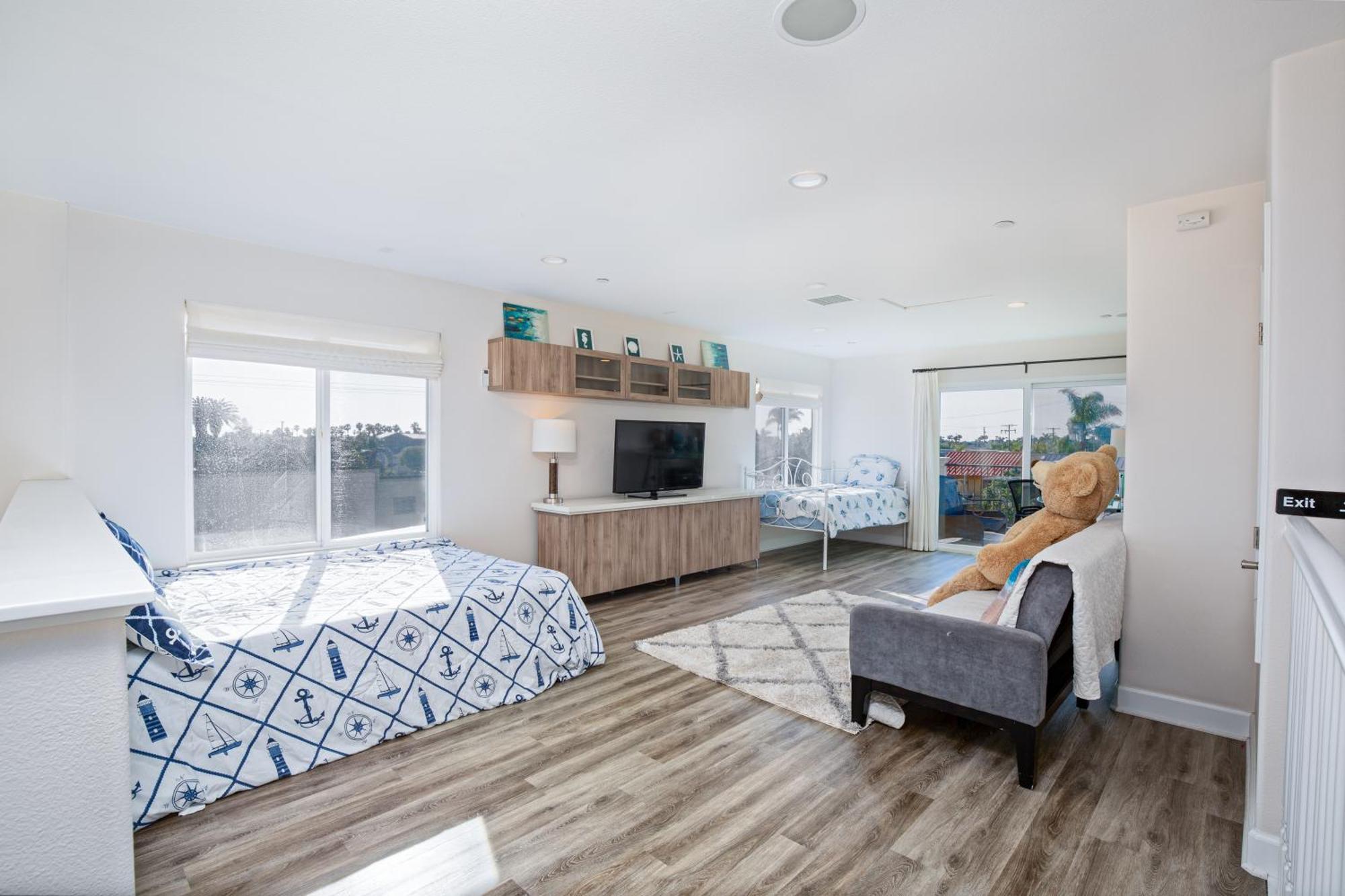 New Luxurious * Huntington Beach